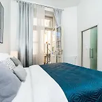Charming With Balcony In Parizska Street *
