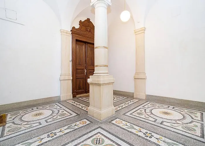 Charming With Balcony In Parizska Street Apartman