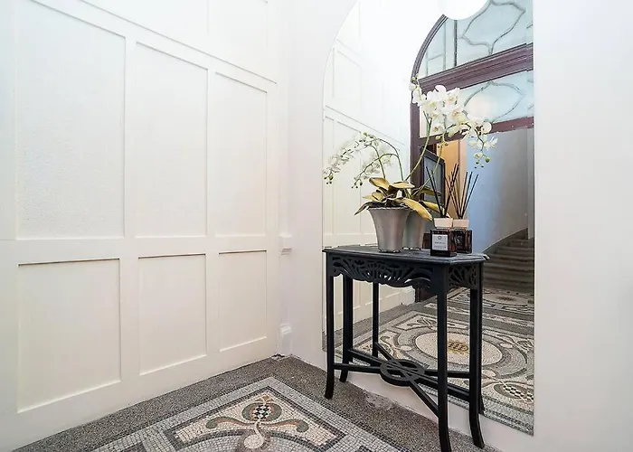 Charming With Balcony In Parizska Street *