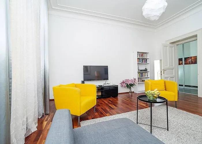 Charming With Balcony In Parizska Street