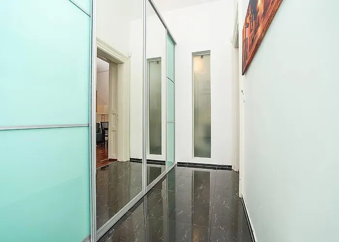 Charming With Balcony In Parizska Street Apartman