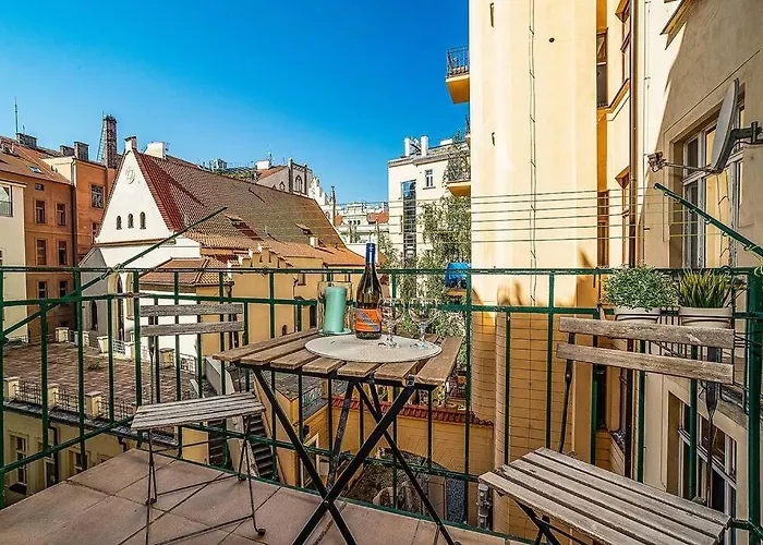 Charming With Balcony In Parizska Street *