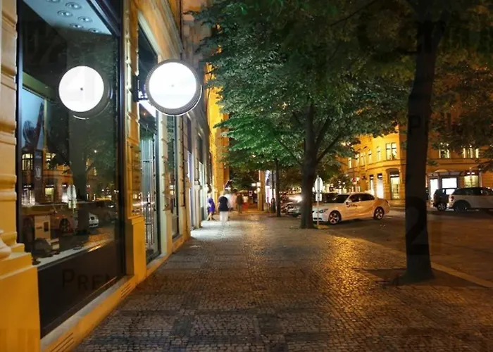 Apartman Charming With Balcony In Parizska Street Prága