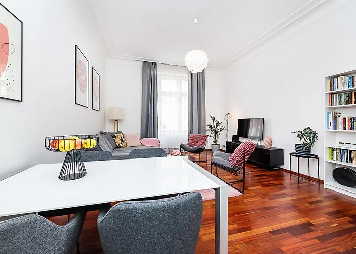 Charming With Balcony In Parizska Street *