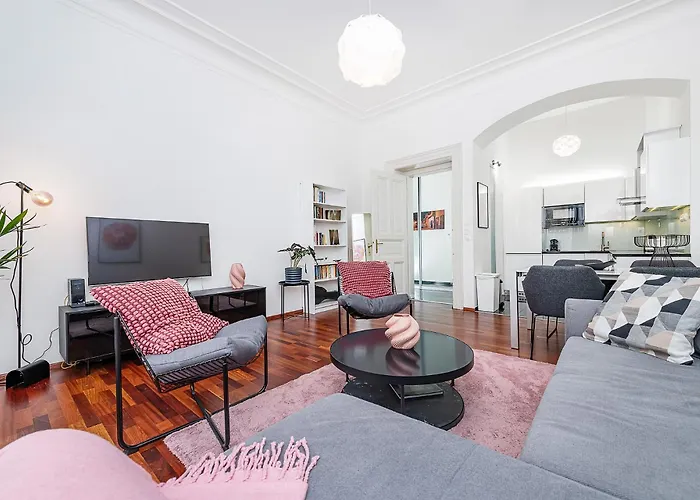 Charming With Balcony In Parizska Street