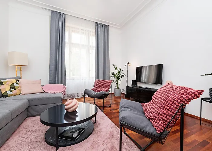 Charming With Balcony In Parizska Street