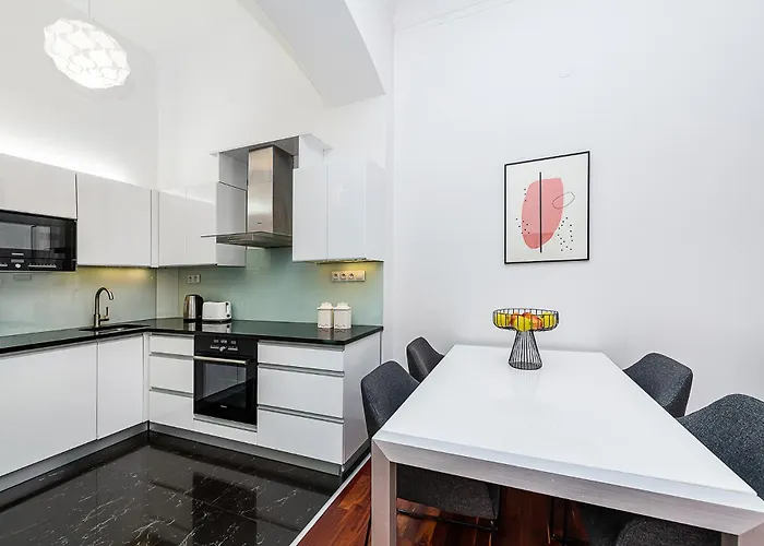 Apartman Charming With Balcony In Parizska Street *