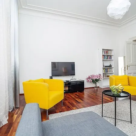 Charming With Balcony In Parizska Street