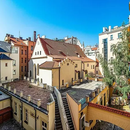 Charming With Balcony In Parizska Street דירה *