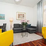 Charming With Balcony In Parizska Street * 布拉格