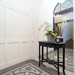 Charming With Balcony In Parizska Street *