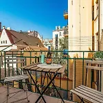 Charming With Balcony In Pařížská Street *