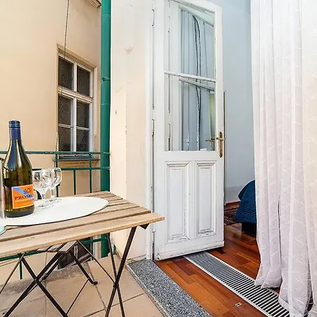 Charming With Balcony In Parizska Street With Free Garage Apartment