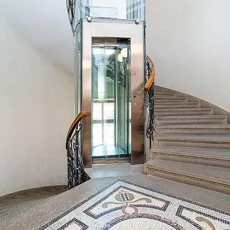 Charming With Balcony In Parizska Street With Free Garage Apartment Prague