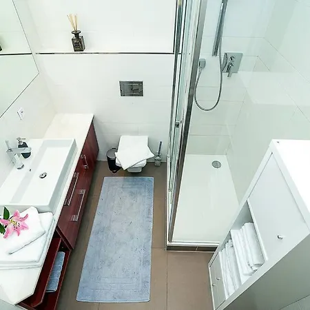 Apartment Charming With Balcony In Parizska Street With Free Garage Prague