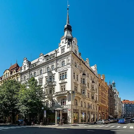 Charming With Balcony In Parizska Street With Free Garage Apartment Prague