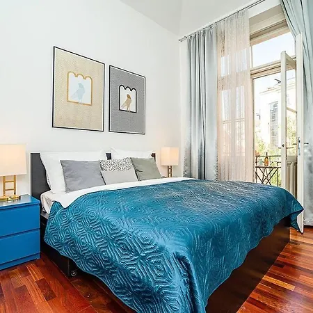 Charming With Balcony In Parizska Street With Free Garage Apartment Prague