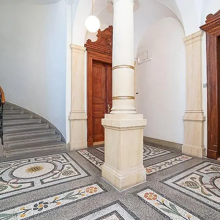 Apartment Charming With Balcony In Parizska Street With Free Garage *