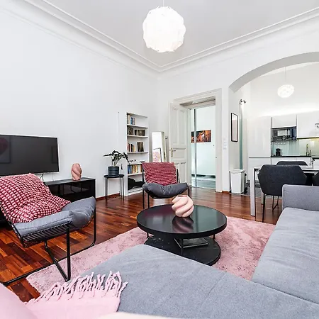 Charming With Balcony In Parizska Street With Free Garage * Prague