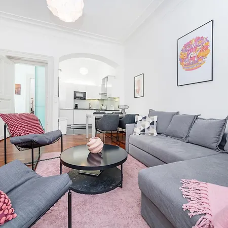 Apartment Charming With Balcony In Parizska Street With Free Garage *