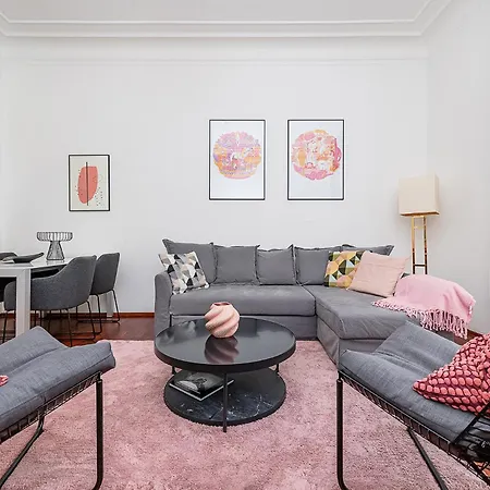 Charming With Balcony In Parizska Street With Free Garage Prague