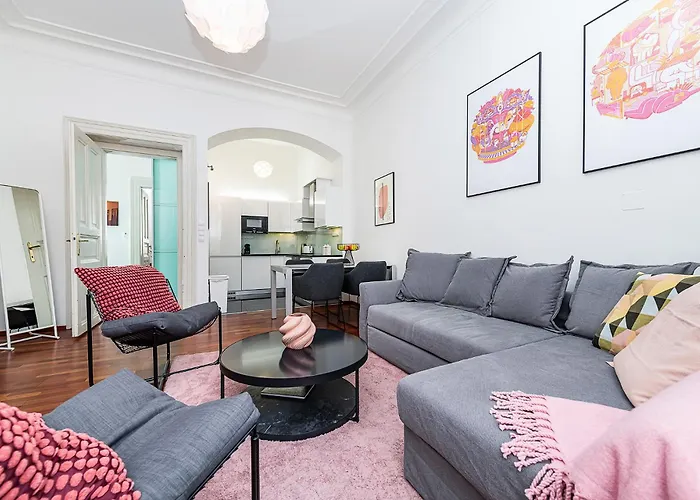 Apartment Charming With Balcony In Parizska Street